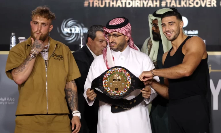 jake-paul-tommy-fury-press-conference-faceoff-2